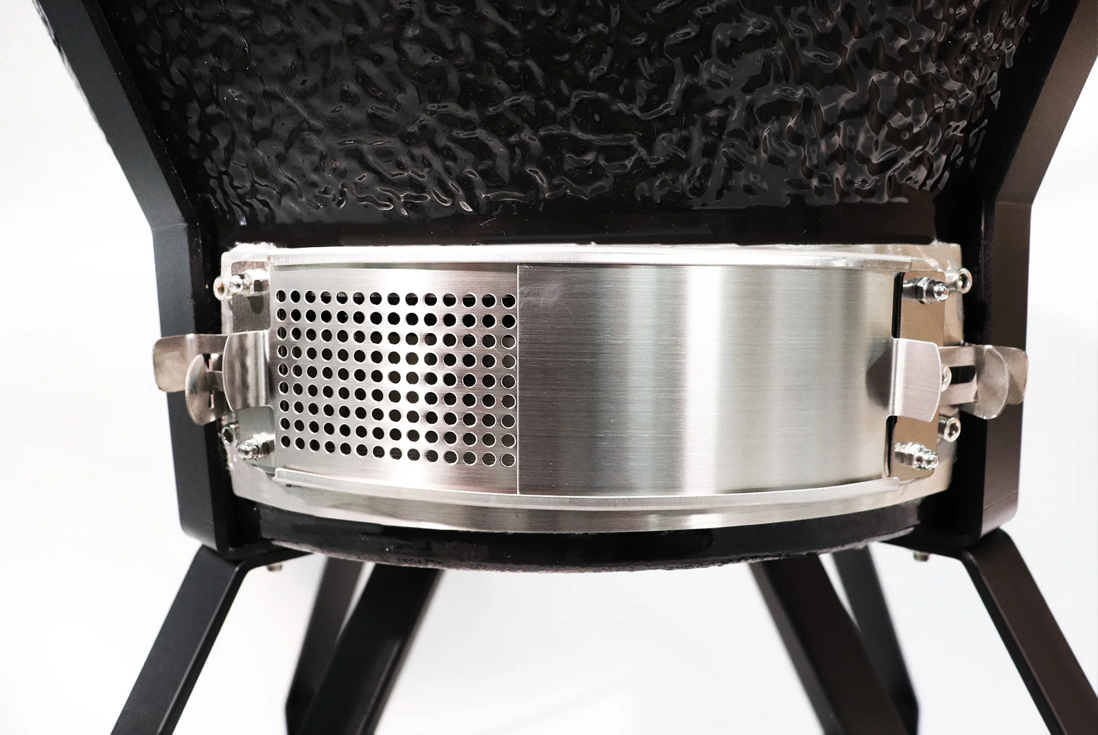  Керамический гриль-барбекю 22 дюйма (черный) (56 см) по низким ценам в Томске и Северске