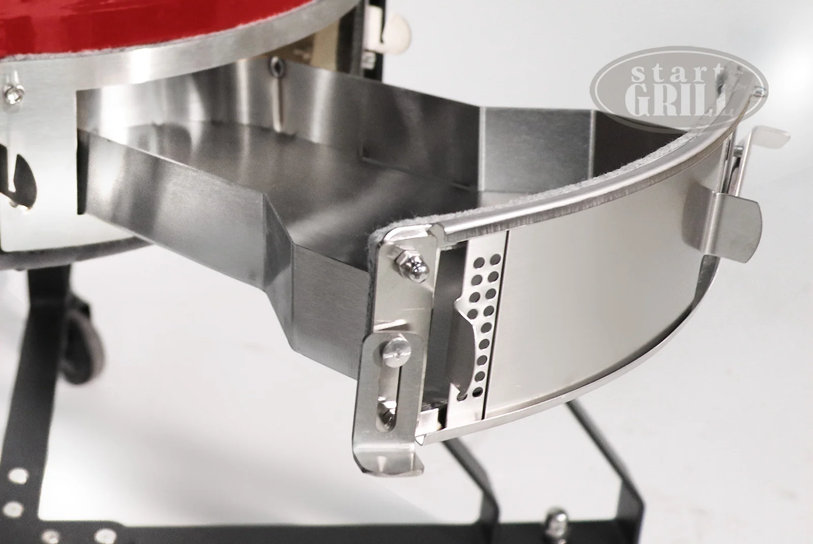  Керамический гриль-барбекю 22 дюйма (красный) (56 см) по низким ценам в Томске и Северске