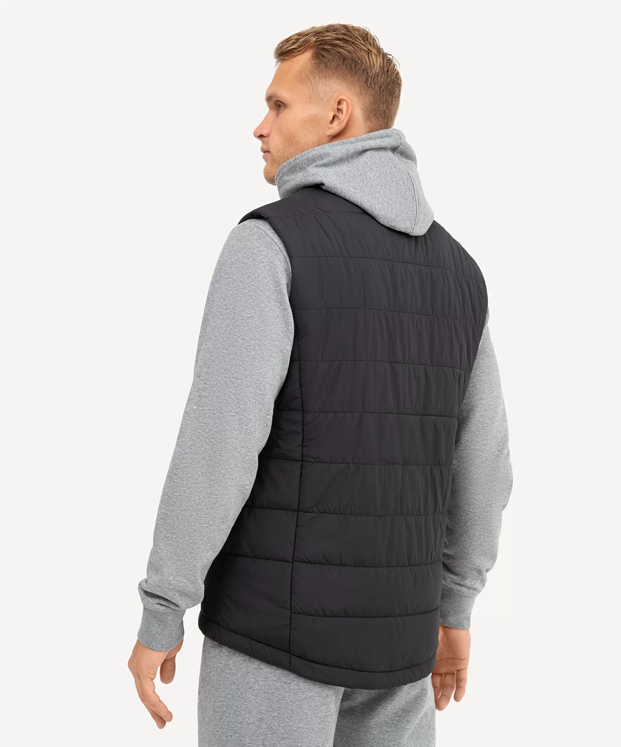 Фото Жилет утепленный ESSENTIAL Padded Vest 2.0, черный со склада магазина СпортСЕ